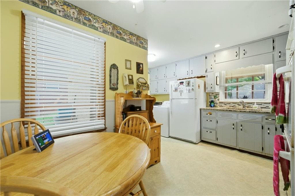 3 bedroom, 2 bathroom, 1,440 sq ft single family residence for sale at 6574 Amity Court, Rex, GA 30273 — photo 7