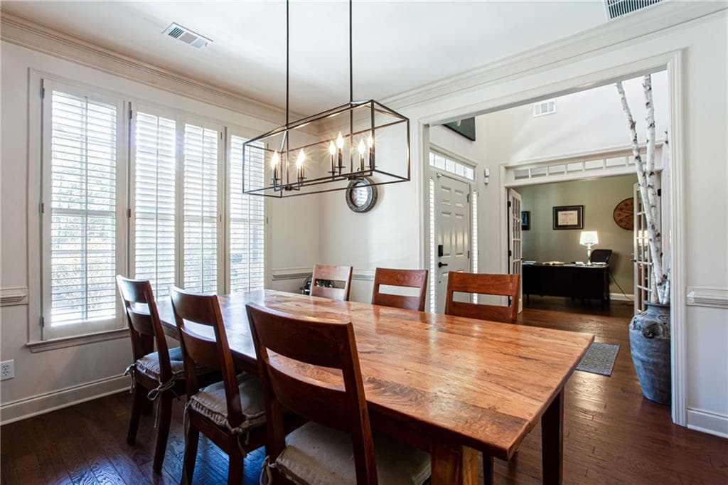 4 bedroom, 3 bathroom, 2,576 sq ft single family residence under contract at 4010 Rockingham Drive, Roswell, GA 30075 — photo 3