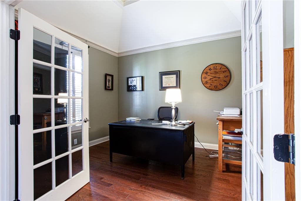 4 bedroom, 3 bathroom, 2,576 sq ft single family residence under contract at 4010 Rockingham Drive, Roswell, GA 30075 — photo 4