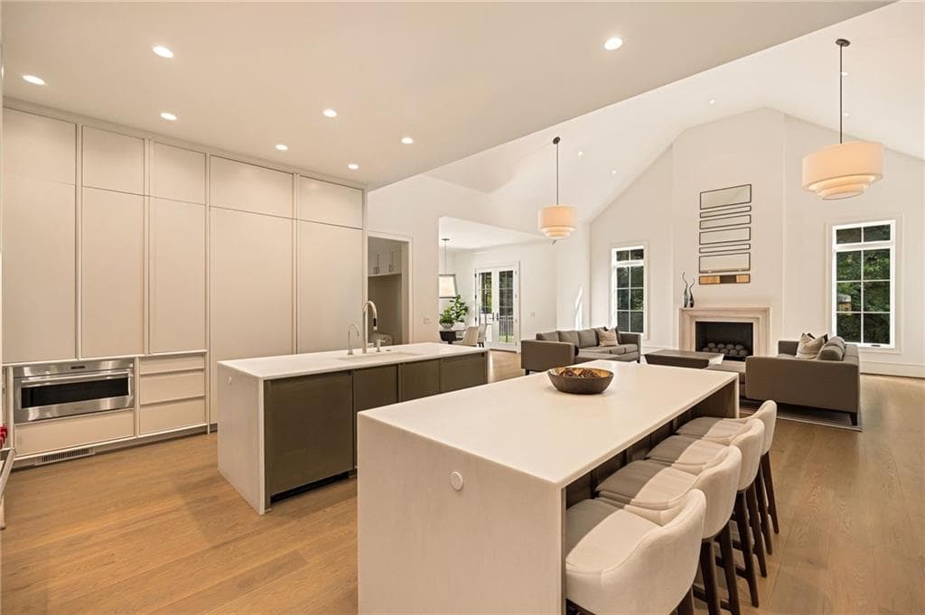 8 bedroom, 9 bathroom, 10,444 sq ft single family residence for sale at 5260 Long Island Drive, Atlanta, GA 30327 — photo 5
