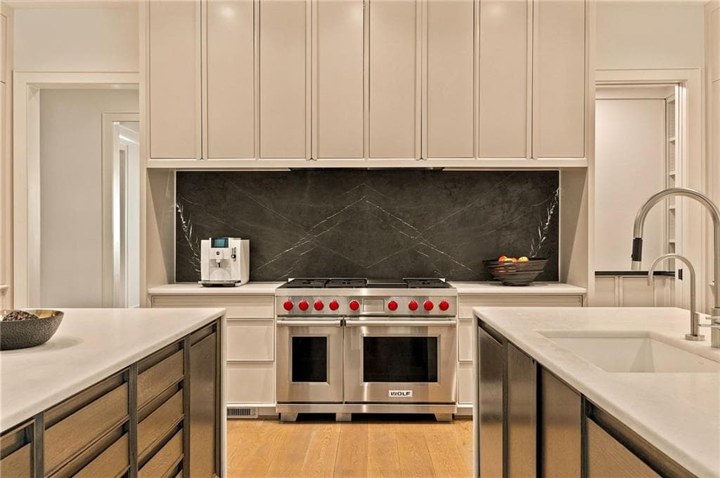 8 bedroom, 9 bathroom, 10,444 sq ft single family residence for sale at 5260 Long Island Drive, Atlanta, GA 30327 — photo 7