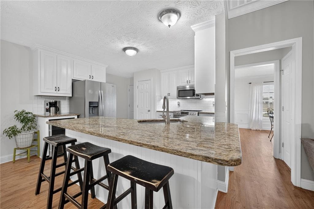 4 bedroom, 4 bathroom, 2,047 sq ft single family residence for sale at 946 Golden Meadows Lane, Loganville, GA 30052 — photo 6