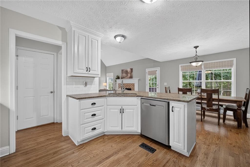 4 bedroom, 4 bathroom, 2,047 sq ft single family residence for sale at 946 Golden Meadows Lane, Loganville, GA 30052 — photo 8