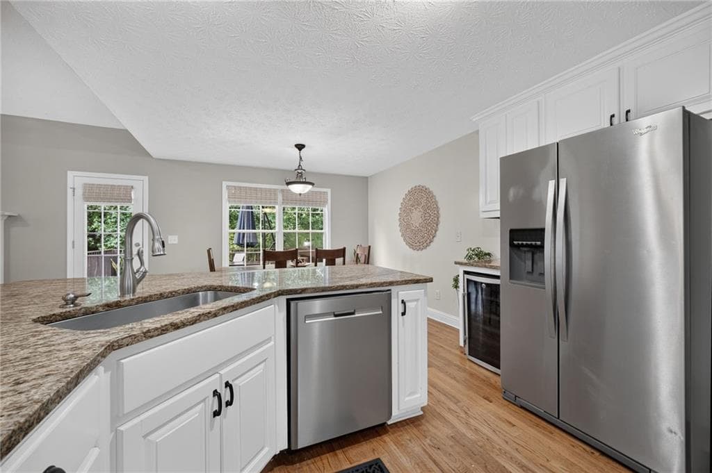 4 bedroom, 4 bathroom, 2,047 sq ft single family residence for sale at 946 Golden Meadows Lane, Loganville, GA 30052 — photo 9
