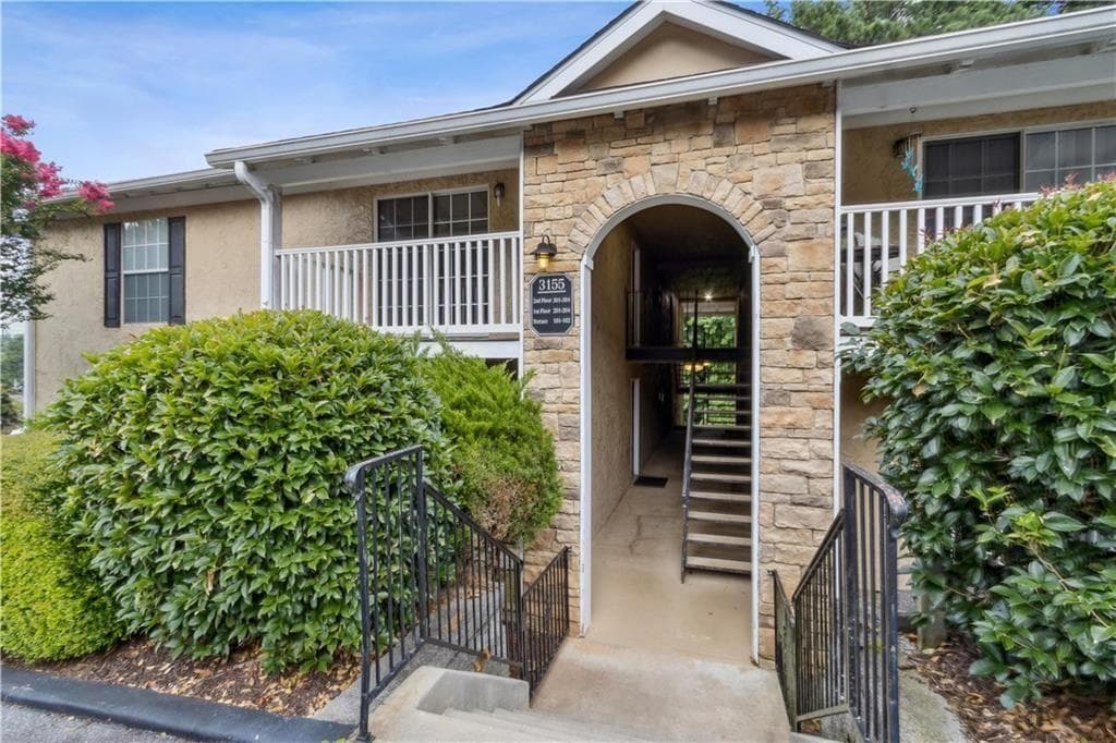 2 bedroom, 2 bathroom, 980 sq ft condominium for rent at 3155 Seven Pines Court 303, Atlanta, GA 30339 for $1,600 a month — photo 1 of 25