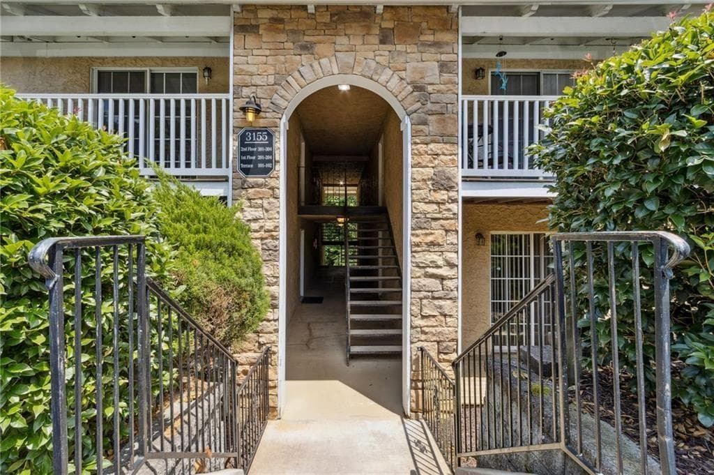 2 bedroom, 2 bathroom, 980 sq ft condominium for rent at 3155 Seven Pines Court 303, Atlanta, GA 30339 for $1,600 a month — photo 2