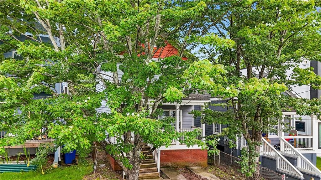3 bedroom, 3 bathroom, 1,240 sq ft single family residence under contract at 911 Coleman Street, Atlanta, GA 30310 — photo 2
