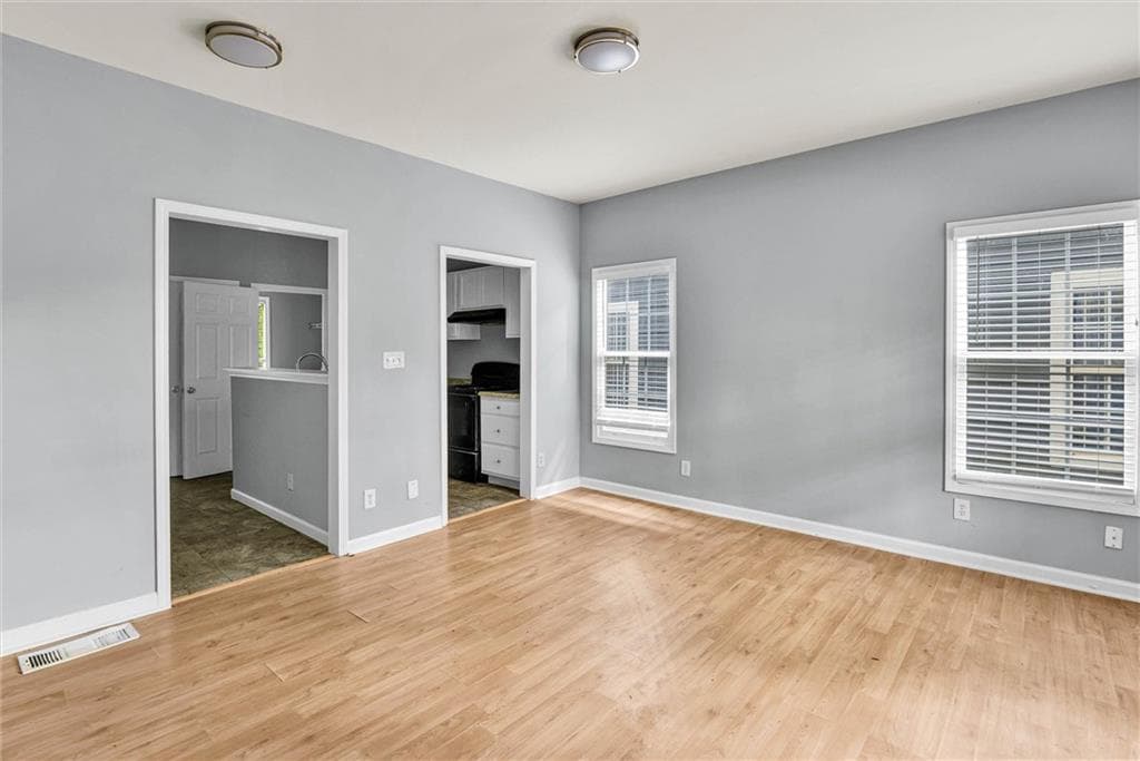 3 bedroom, 3 bathroom, 1,240 sq ft single family residence under contract at 911 Coleman Street, Atlanta, GA 30310 — photo 4