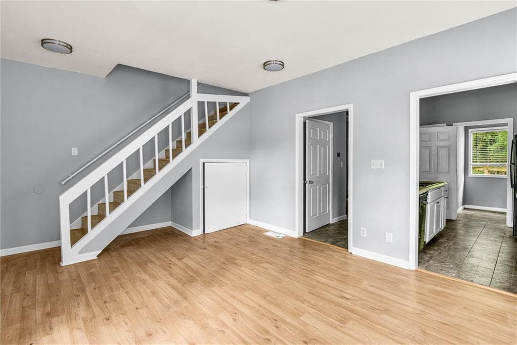 3 bedroom, 3 bathroom, 1,240 sq ft single family residence under contract at 911 Coleman Street, Atlanta, GA 30310 — photo 5