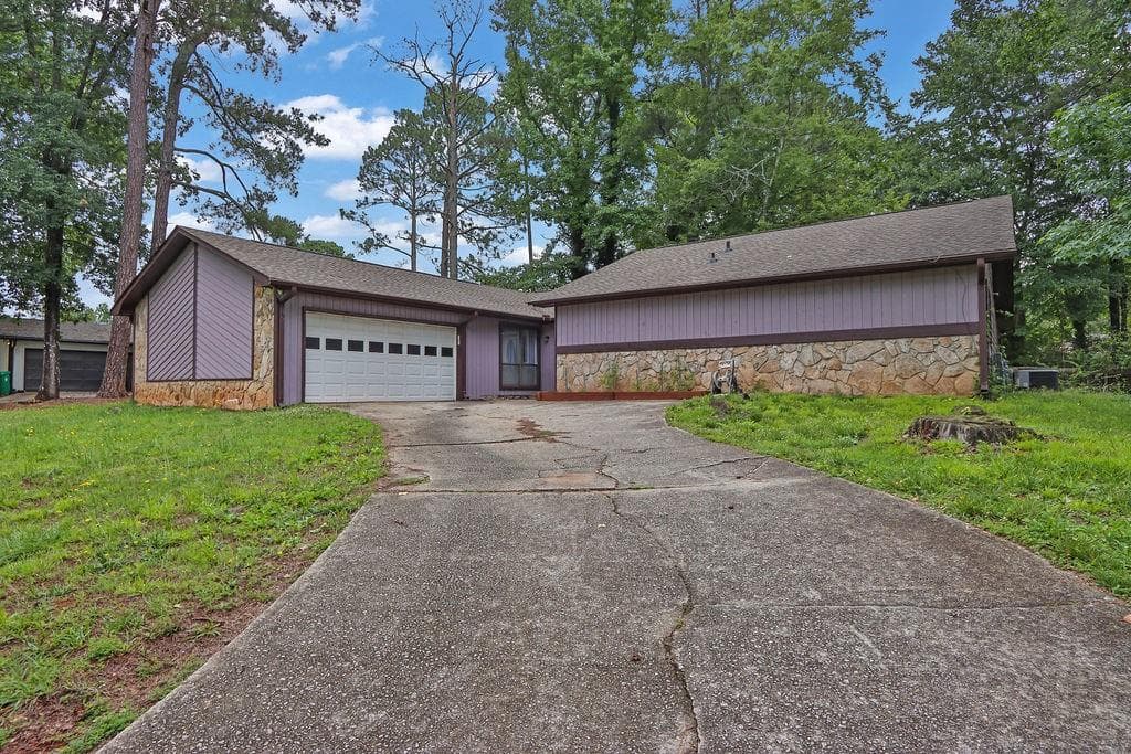 3 bedroom, 3 bathroom, 2,226 sq ft single family residence for sale at 5025 Stoney Point Circle, Stone Mountain, GA 30088