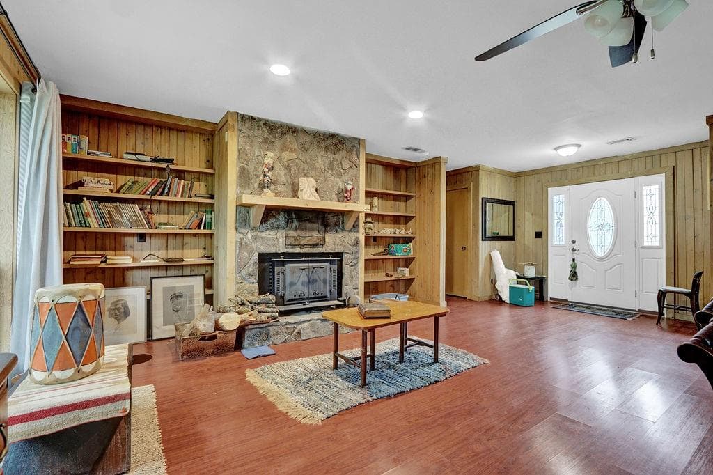 3 bedroom, 3 bathroom, 2,226 sq ft single family residence for sale at 5025 Stoney Point Circle, Stone Mountain, GA 30088 — photo 3