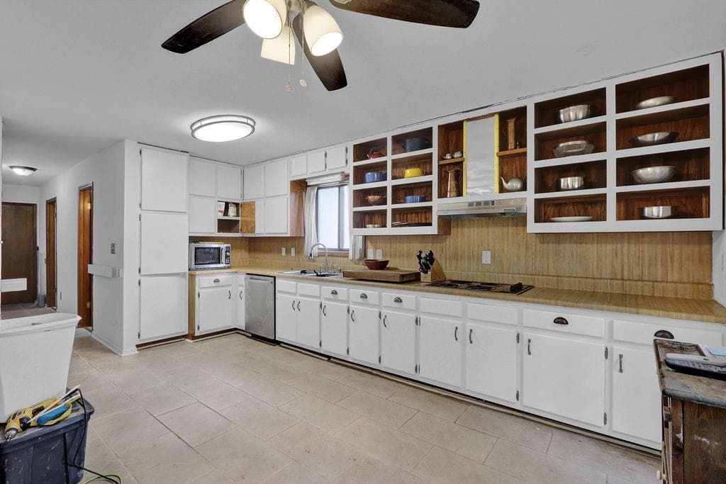 3 bedroom, 3 bathroom, 2,226 sq ft single family residence for sale at 5025 Stoney Point Circle, Stone Mountain, GA 30088 — photo 9