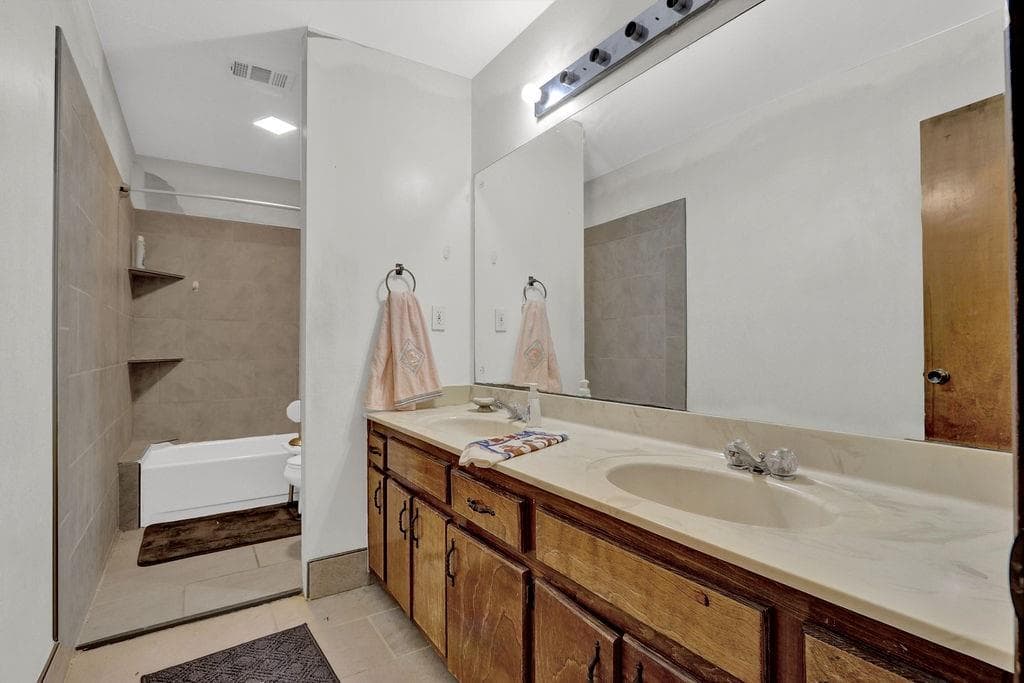 3 bedroom, 3 bathroom, 2,226 sq ft single family residence for sale at 5025 Stoney Point Circle, Stone Mountain, GA 30088 — photo 10
