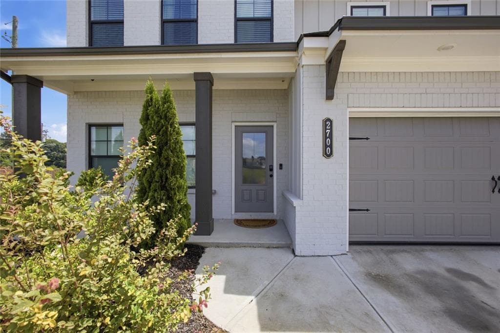 4 bedroom, 3 bathroom single family residence for rent at 2700 Westgate Park Drive, Loganville, GA 30052 for $3,865 a month — photo 5