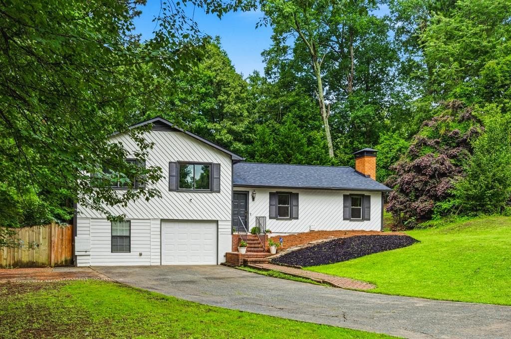 4370 Old Mabry Lane, Roswell, GA 30075 — most recent listing photo