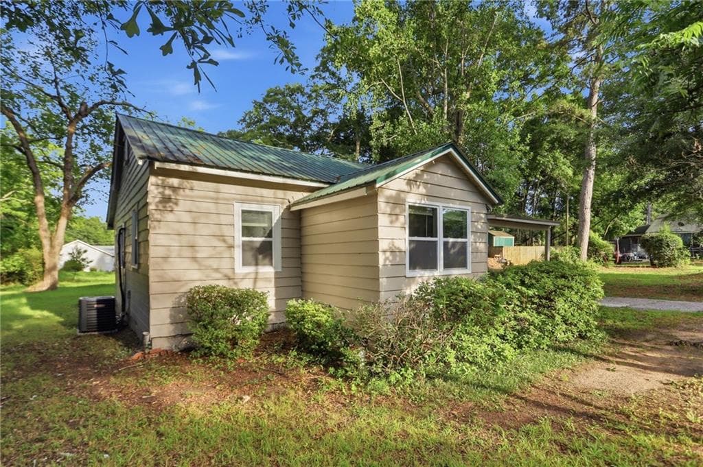 2 bedroom, 1 bathroom, 1,197 sq ft single family residence for sale at 242 N Dogwood Avenue, Social Circle, GA 30025 — photo 2