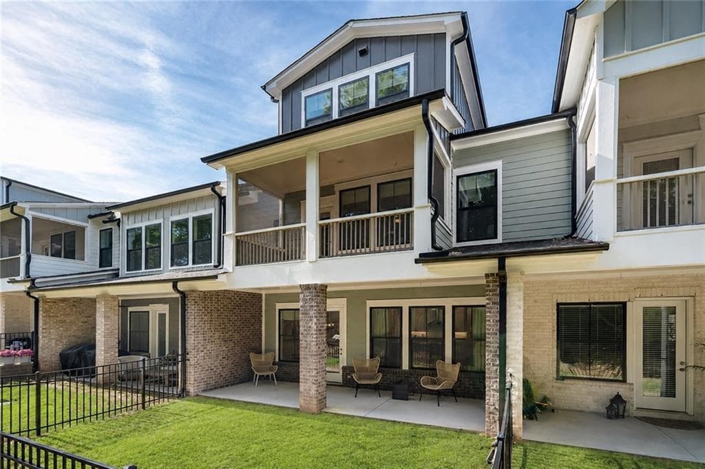 3 bedroom, 4 bathroom, 2,685 sq ft townhouse under contract at 1040 Harper Drive, Roswell, GA 30076