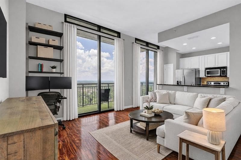 1 bedroom, 1 bathroom, 713 sq ft condominium for sale at 3040 Peachtree Road 1605, Atlanta, GA 30305 — photo 1 of 47
