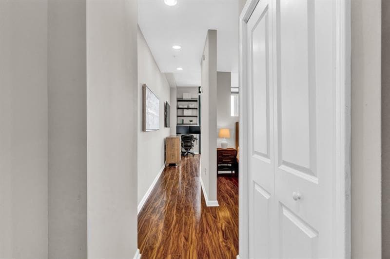 1 bedroom, 1 bathroom, 713 sq ft condominium for sale at 3040 Peachtree Road 1605, Atlanta, GA 30305 — photo 2
