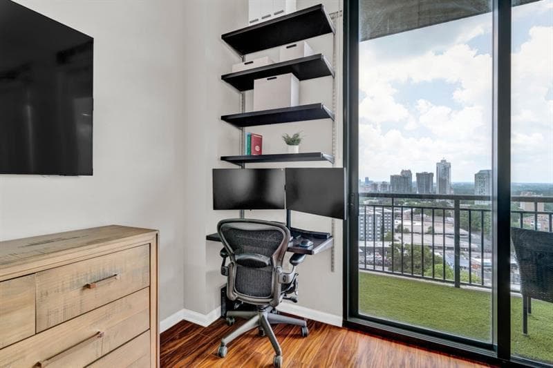 1 bedroom, 1 bathroom, 713 sq ft condominium for sale at 3040 Peachtree Road 1605, Atlanta, GA 30305 — photo 4