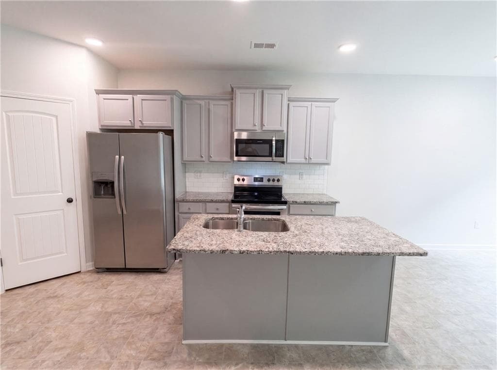 4 bedroom, 2 bathroom, 2,484 sq ft single family residence for sale at 5053 Pioneer Parkway, Mcdonough, GA 30253 — photo 2