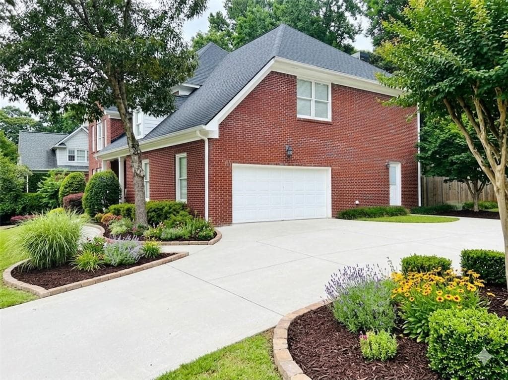 4 bedroom, 5 bathroom, 3,986 sq ft single family residence for sale at 2730 Runnelwood Lane, Snellville, GA 30078 — photo 2