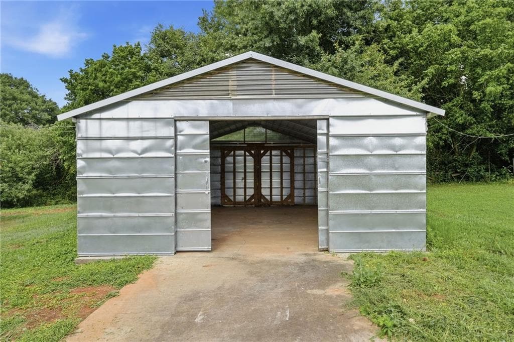3 bedroom, 2 bathroom, 1,400 sq ft single family residence under contract at 667 Wo Smith Road, Jefferson, GA 30549 — photo 3