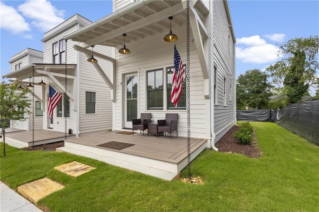 2 bedroom, 2 bathroom, 792 sq ft single family residence for sale at 184 W Jarrard Street, Cleveland, GA 30528 — photo 2