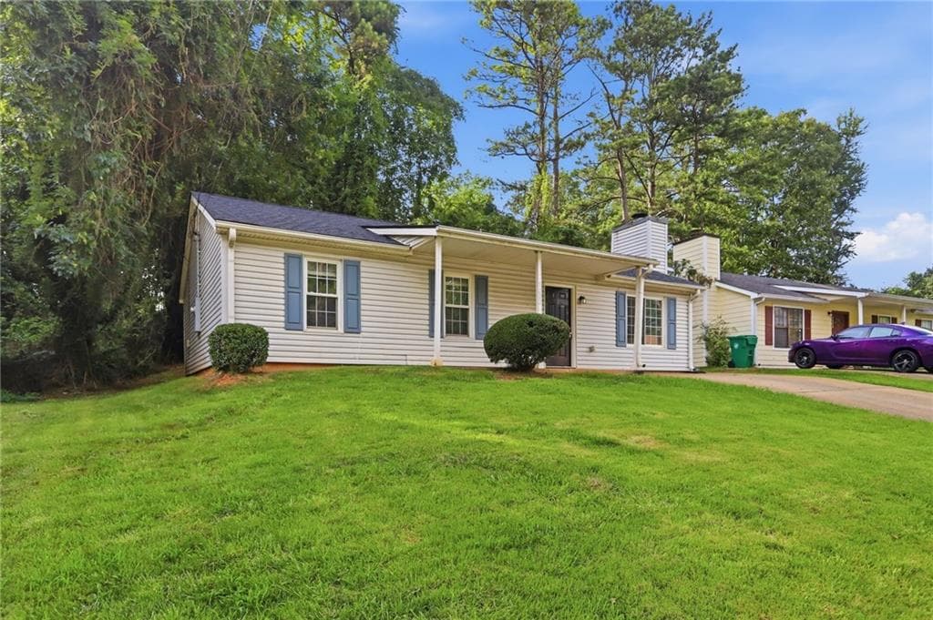 3 bedroom, 2 bathroom, 1,218 sq ft single family residence under contract at 5202 Scarbrough Lane, Stone Mountain, GA 30088 — photo 2