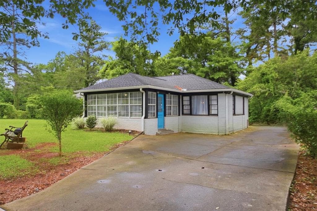 3 bedroom, 2 bathroom, 1,272 sq ft single family residence for sale at 2631 Patrick Court, Atlanta, GA 30317 — photo 2