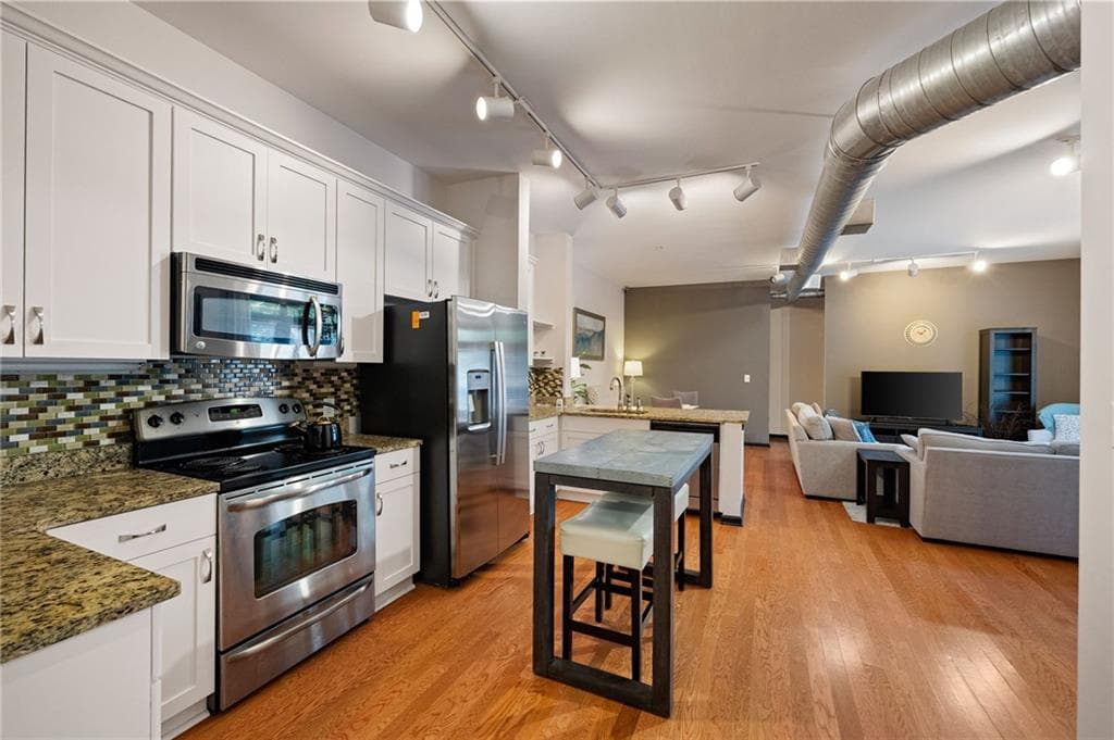 2 bedroom, 2 bathroom, 1,223 sq ft condominium for rent at 5300 Peachtree Road 0501, Chamblee, GA 30341 for $2,150 a month — photo 2