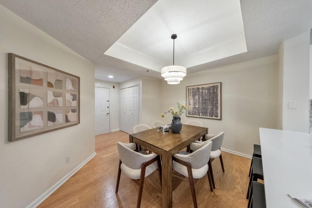 2 bedroom, 2 bathroom, 1,216 sq ft condominium for sale at 1250 Parkwood Circle 1312, Atlanta, GA 30339 — photo 3