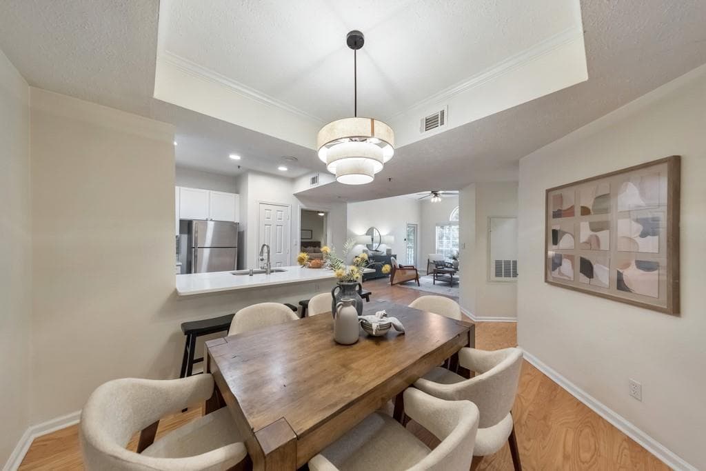 2 bedroom, 2 bathroom, 1,216 sq ft condominium for sale at 1250 Parkwood Circle 1312, Atlanta, GA 30339 — photo 4