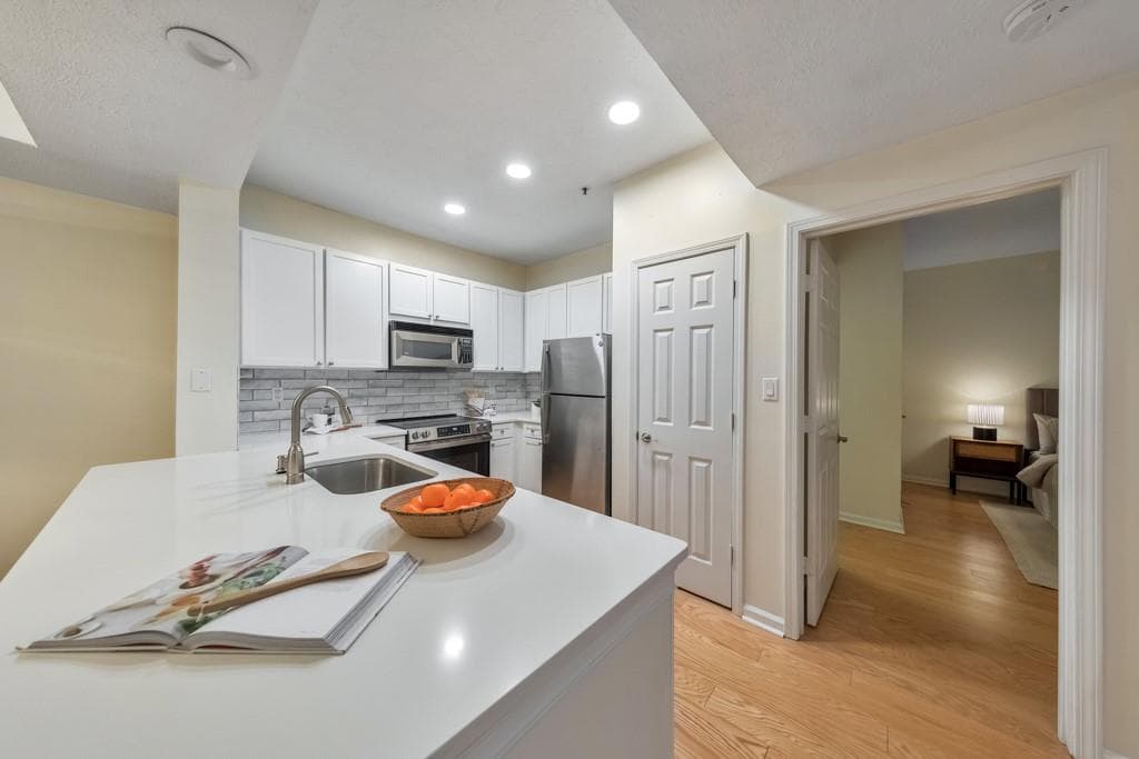 2 bedroom, 2 bathroom, 1,216 sq ft condominium for sale at 1250 Parkwood Circle 1312, Atlanta, GA 30339 — photo 6