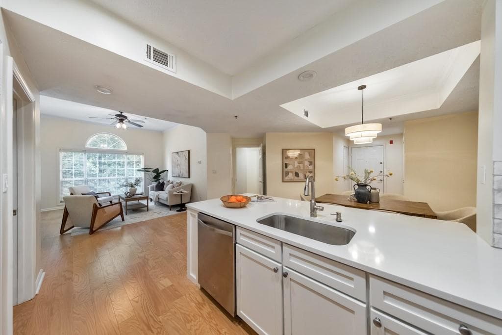 2 bedroom, 2 bathroom, 1,216 sq ft condominium for sale at 1250 Parkwood Circle 1312, Atlanta, GA 30339 — photo 9