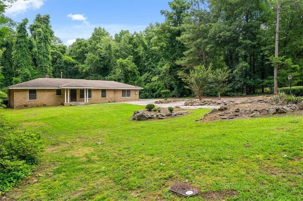 4 bedroom, 2 bathroom, 1,890 sq ft single family residence under contract at 2205 Enon Road, Atlanta, GA 30331 — photo 4