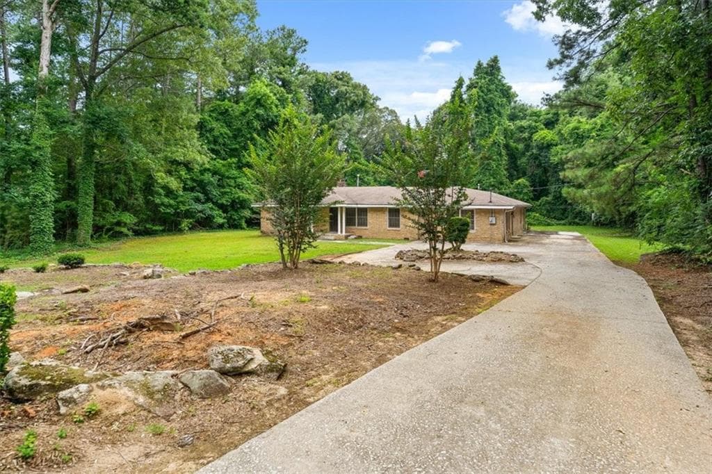 4 bedroom, 2 bathroom, 1,890 sq ft single family residence under contract at 2205 Enon Road, Atlanta, GA 30331 — photo 3