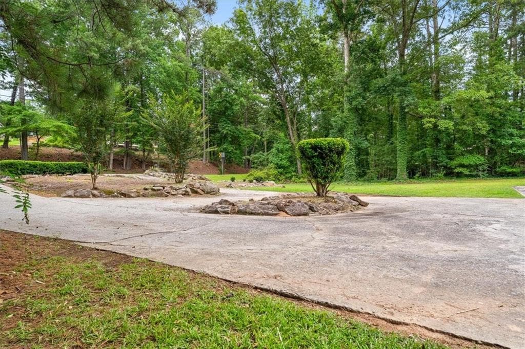 4 bedroom, 2 bathroom, 1,890 sq ft single family residence under contract at 2205 Enon Road, Atlanta, GA 30331 — photo 7