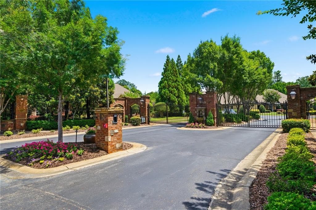 3 bedroom, 3 bathroom, 2,510 sq ft condominium for sale at 2496 Ballantrae Circle 35, Cumming, GA 30041 — photo 3