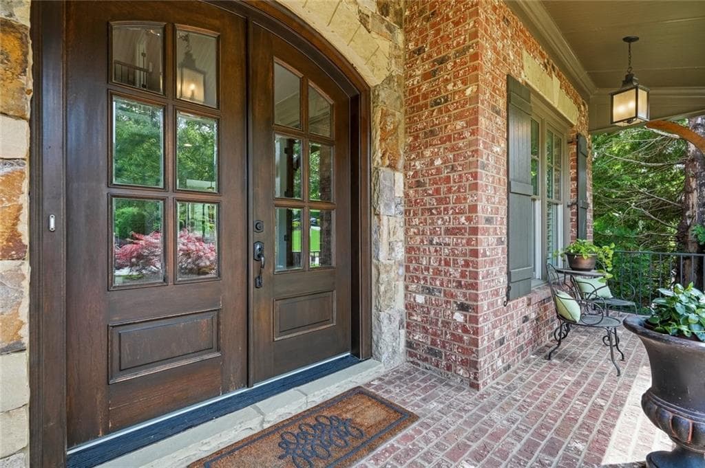 5 bedroom, 7 bathroom, 6,082 sq ft single family residence under contract at 1540 Bramble Bush Way, Suwanee, GA 30024 — photo 2