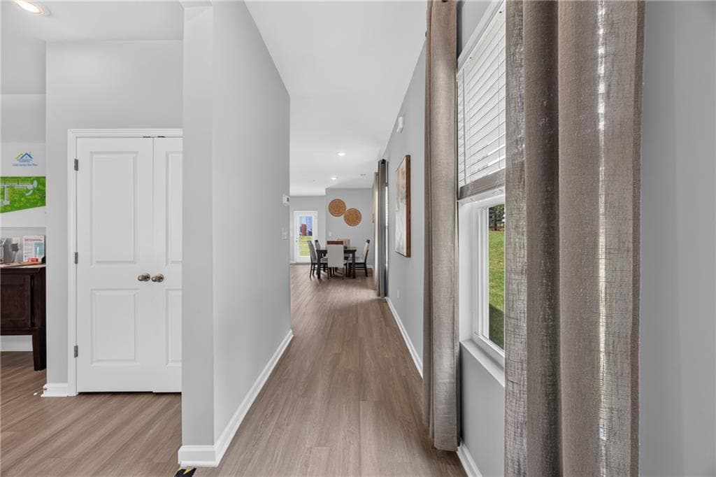 4 bedroom, 3 bathroom, 1,805 sq ft townhouse under contract at 6418 Towhee Way, Morrow, GA 30260 — photo 2