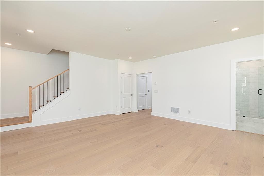 3 bedroom, 5 bathroom, 3,700 sq ft townhouse under contract at 2058 Lanier Grove, Alpharetta, GA 30009 — photo 4