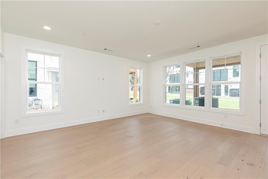 3 bedroom, 5 bathroom, 3,700 sq ft townhouse under contract at 2058 Lanier Grove, Alpharetta, GA 30009 — photo 5