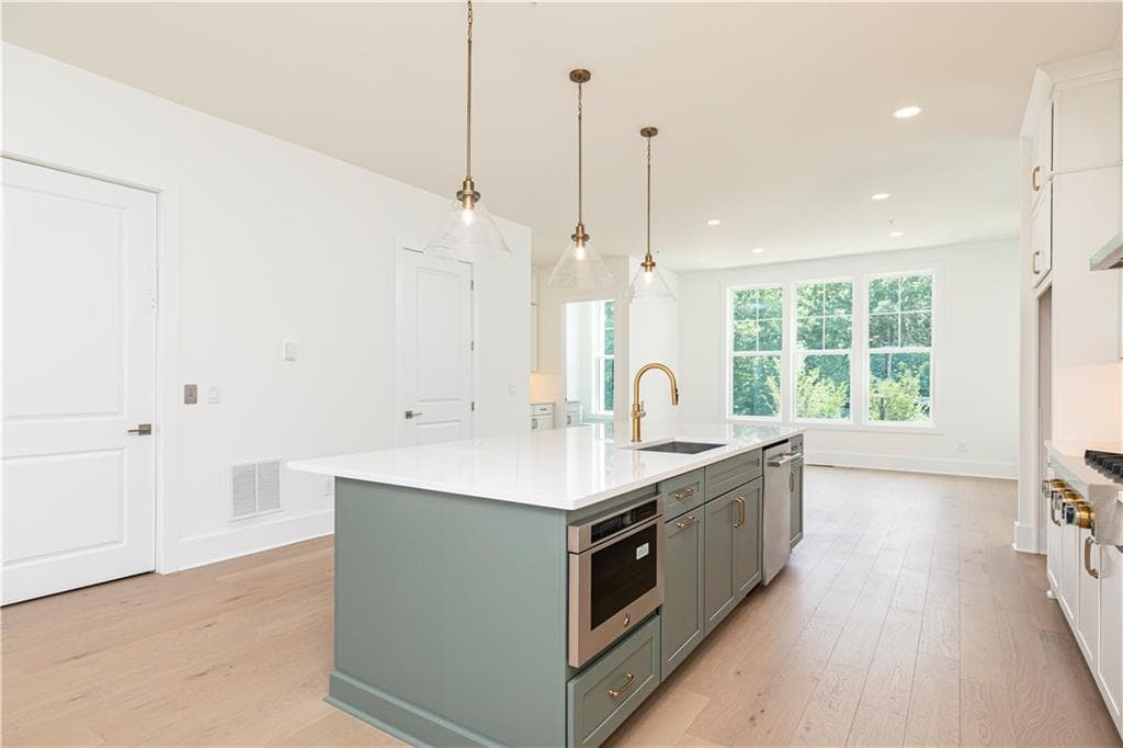 3 bedroom, 5 bathroom, 3,700 sq ft townhouse under contract at 2058 Lanier Grove, Alpharetta, GA 30009 — photo 8