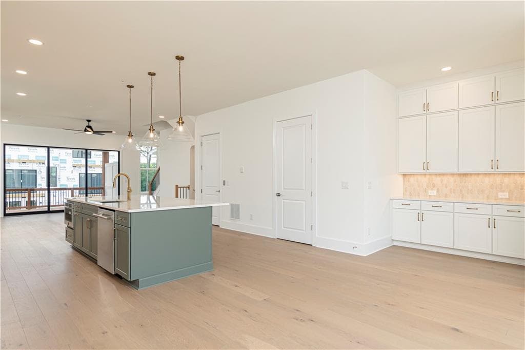 3 bedroom, 5 bathroom, 3,700 sq ft townhouse under contract at 2058 Lanier Grove, Alpharetta, GA 30009 — photo 10