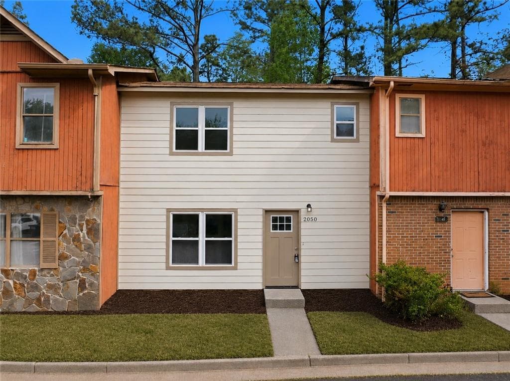 2 bedroom, 3 bathroom, 1,056 sq ft townhouse for sale at 2050 Lenoa Lane, Austell, GA 30106 — photo 3
