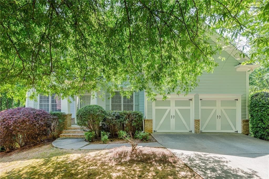 5 bedroom, 3 bathroom, 2,852 sq ft single family residence for sale at 5678 Coopers Glen Court, Mableton, GA 30126