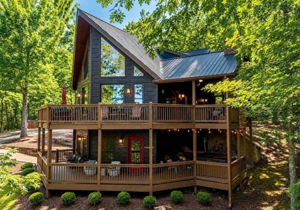 3 bedroom, 3 bathroom, 2,220 sq ft single family residence for sale at 901 Stuart Mountain Road, Mineral Bluff, GA 30559 — photo 2