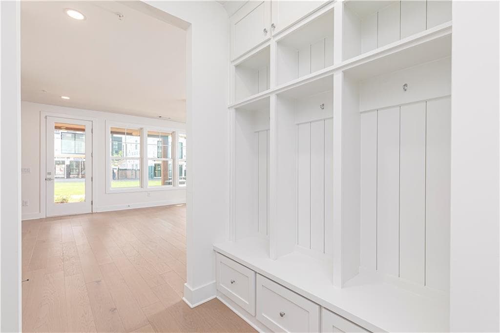3 bedroom, 5 bathroom, 3,700 sq ft townhouse for sale at 2054 LANIER Grove, Alpharetta, GA 30009 — photo 3