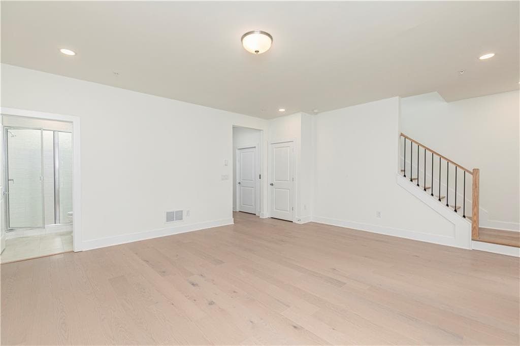 3 bedroom, 5 bathroom, 3,700 sq ft townhouse for sale at 2054 LANIER Grove, Alpharetta, GA 30009 — photo 4